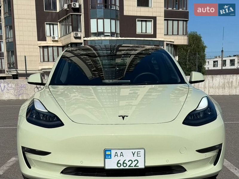 Седан Tesla Model 3 2022 в Киеве