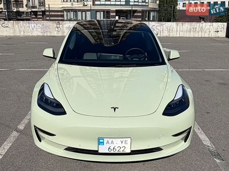 Седан Tesla Model 3 2022 в Киеве