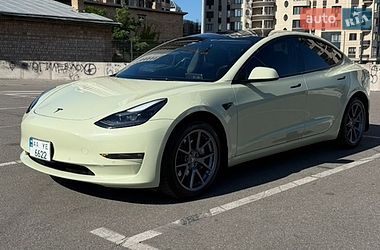 Седан Tesla Model 3 2022 в Киеве