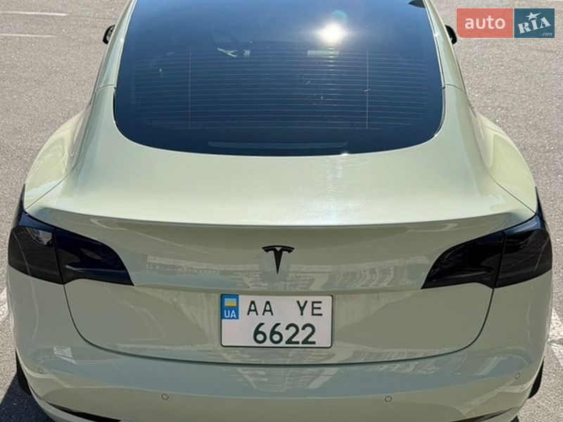 Седан Tesla Model 3 2022 в Киеве