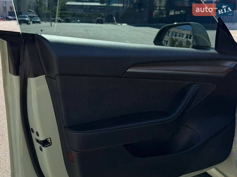 Седан Tesla Model 3 2022 в Киеве