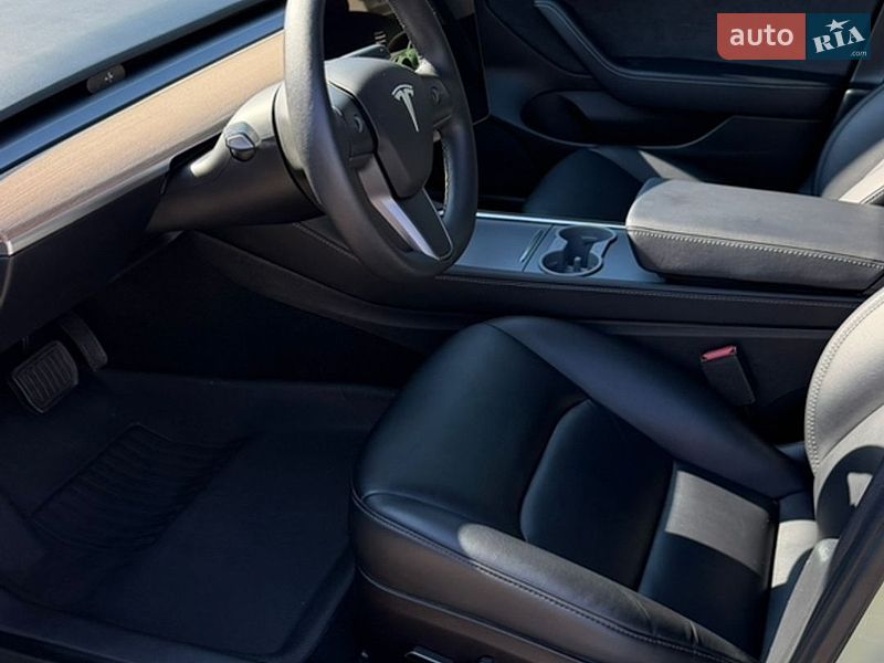 Седан Tesla Model 3 2022 в Киеве