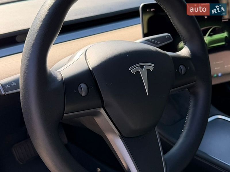 Седан Tesla Model 3 2022 в Киеве