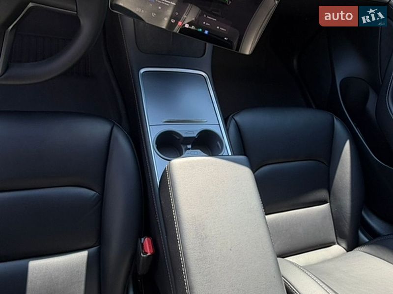 Седан Tesla Model 3 2022 в Киеве