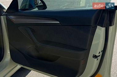 Седан Tesla Model 3 2022 в Киеве