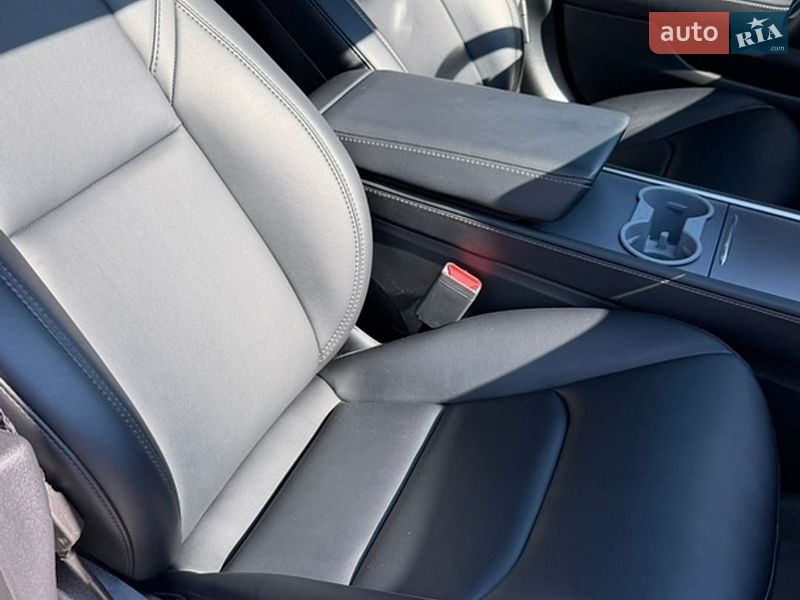 Седан Tesla Model 3 2022 в Киеве