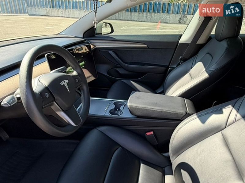 Седан Tesla Model 3 2022 в Киеве
