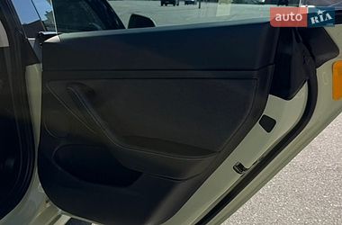 Седан Tesla Model 3 2022 в Киеве