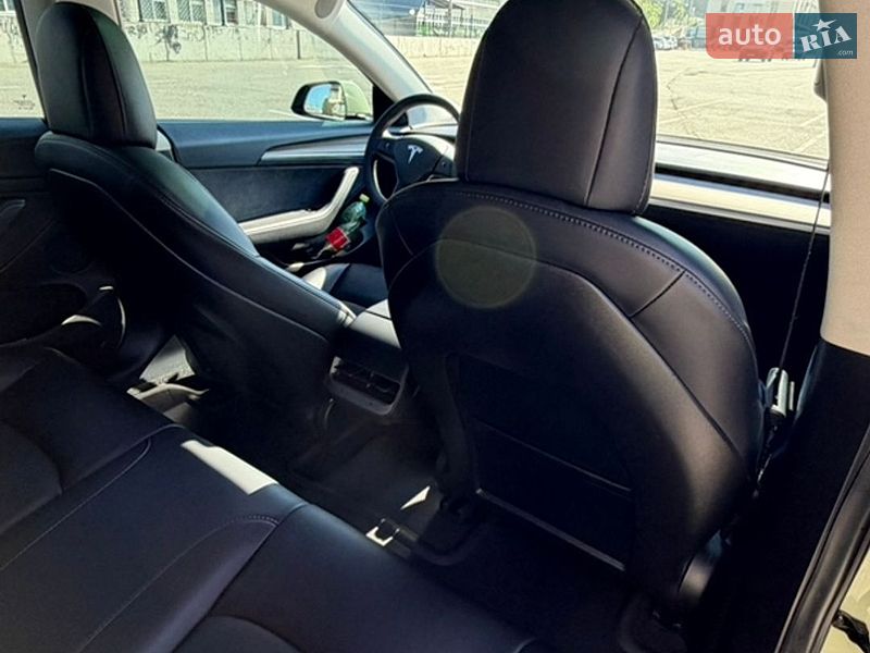 Седан Tesla Model 3 2022 в Киеве