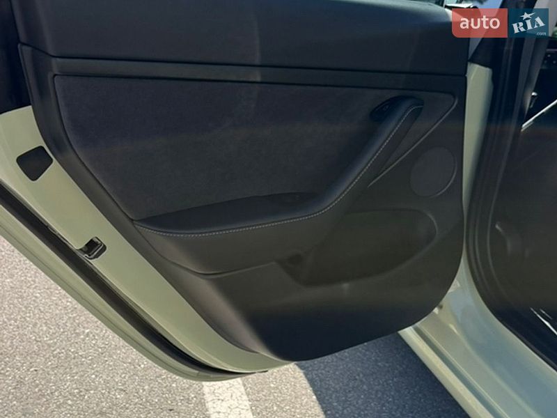 Седан Tesla Model 3 2022 в Киеве