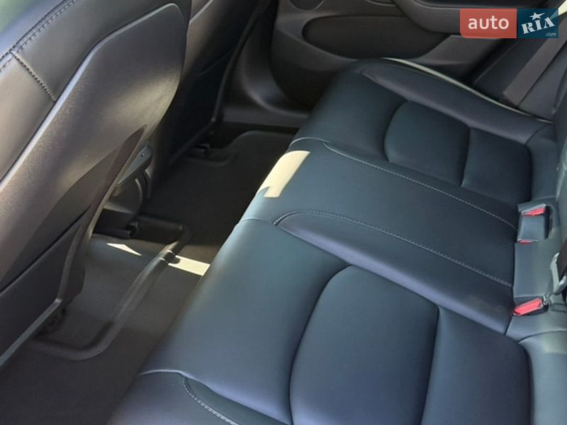 Седан Tesla Model 3 2022 в Киеве