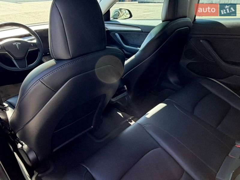 Седан Tesla Model 3 2022 в Киеве
