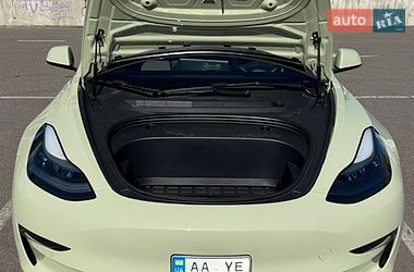 Седан Tesla Model 3 2022 в Киеве