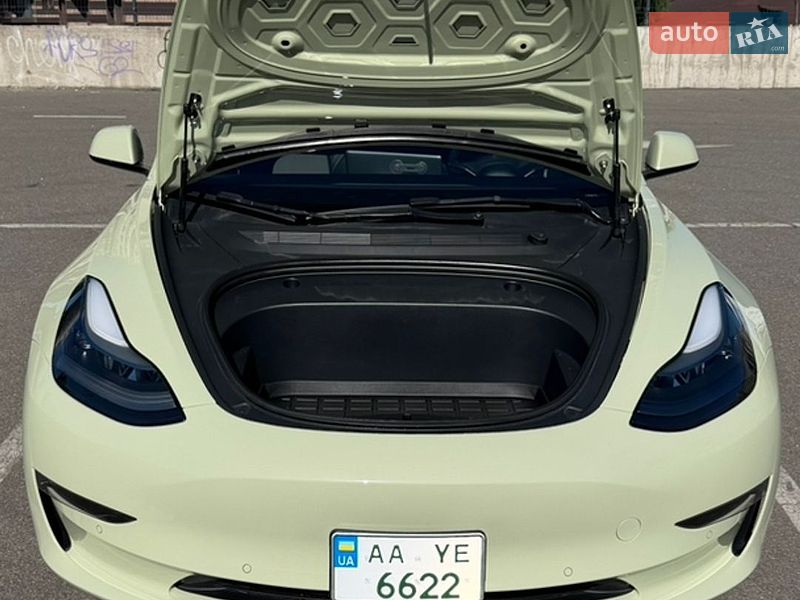 Седан Tesla Model 3 2022 в Киеве