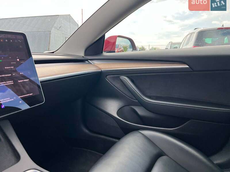 Седан Tesla Model 3 2021 в Львові