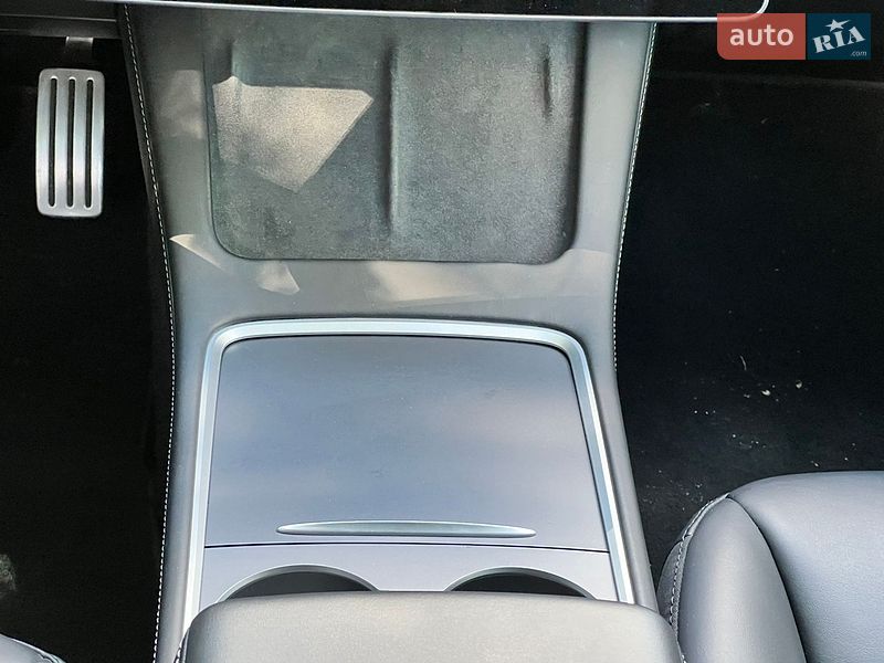Седан Tesla Model 3 2021 в Києві
