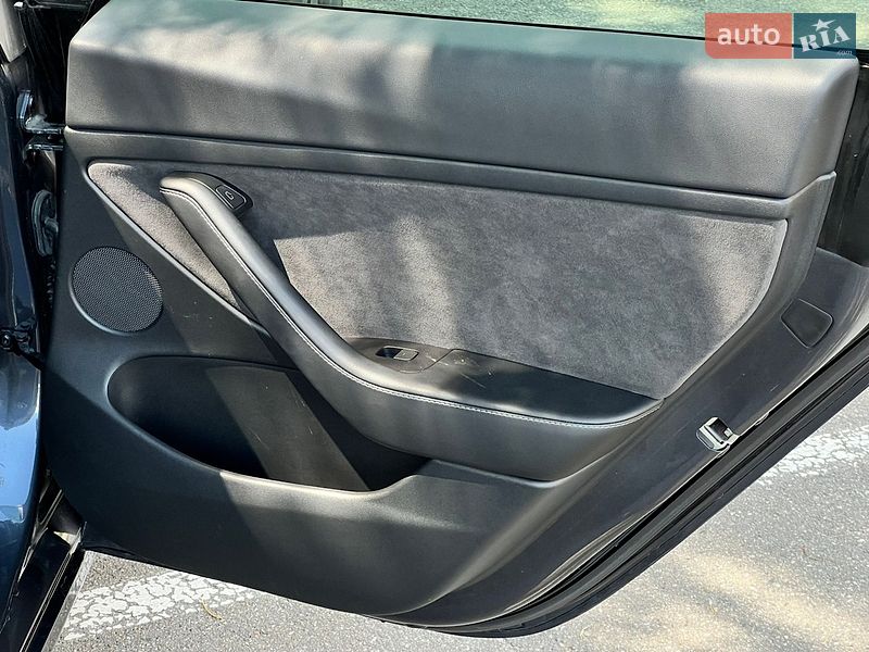 Седан Tesla Model 3 2021 в Києві