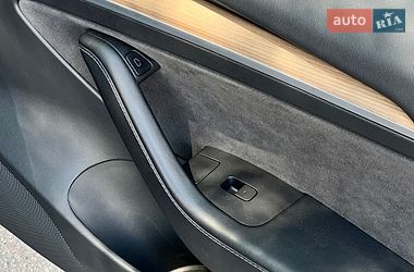 Седан Tesla Model 3 2021 в Києві