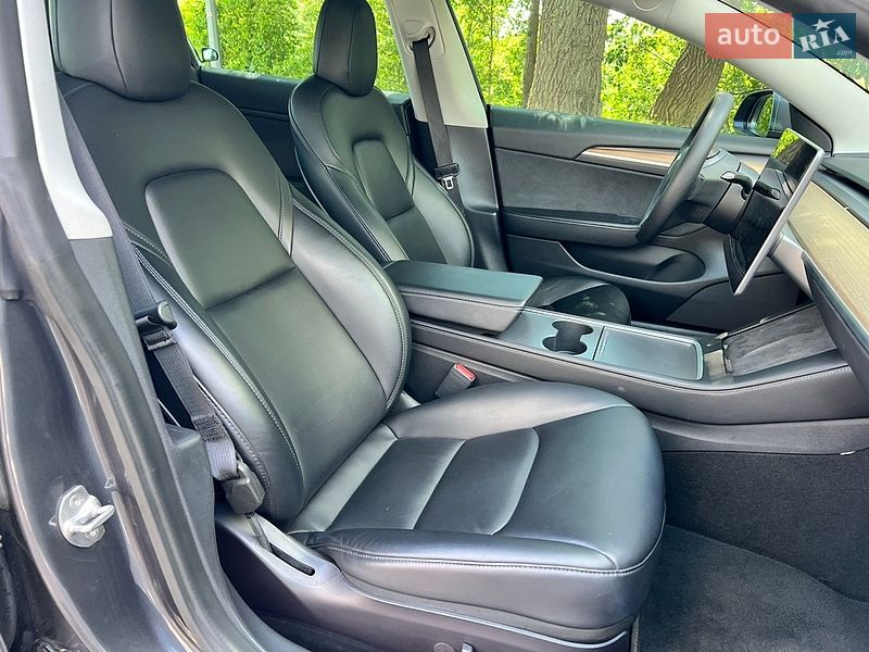 Седан Tesla Model 3 2021 в Києві
