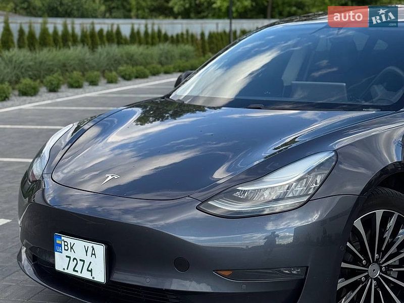 Седан Tesla Model 3 2018 в Луцке