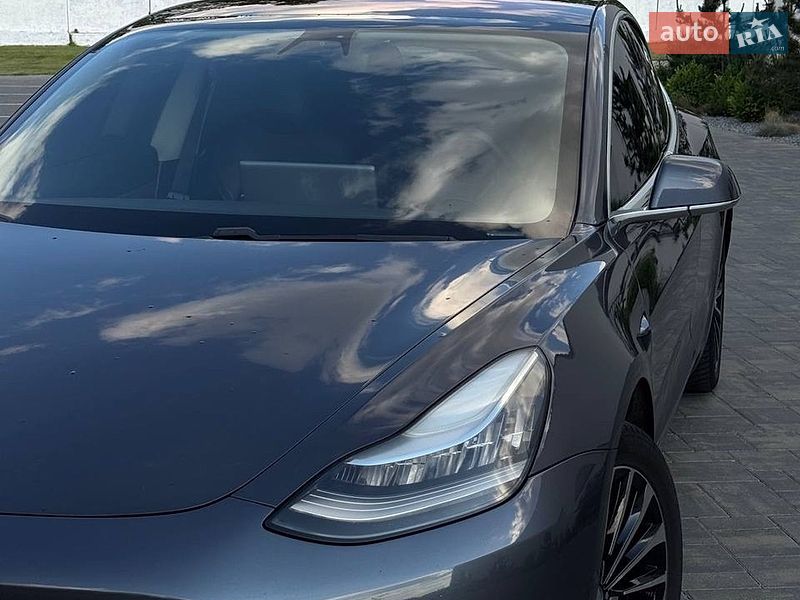Седан Tesla Model 3 2018 в Луцке