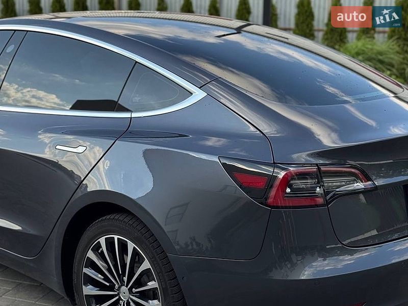 Седан Tesla Model 3 2018 в Луцке