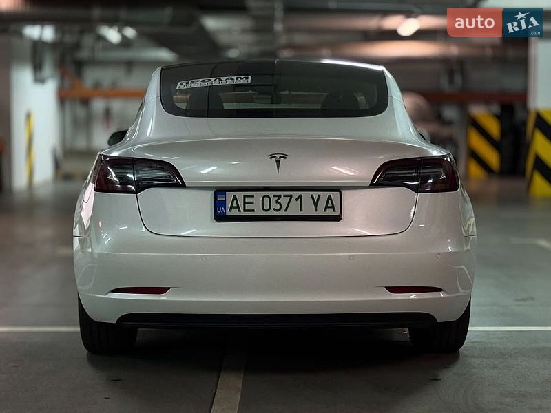 Седан Tesla Model 3 2020 в Львове