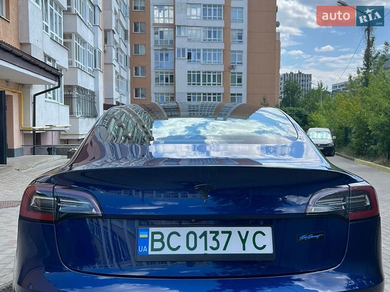 Седан Tesla Model 3 2019 в Львове