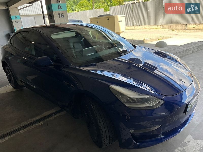 Седан Tesla Model 3 2019 в Львове
