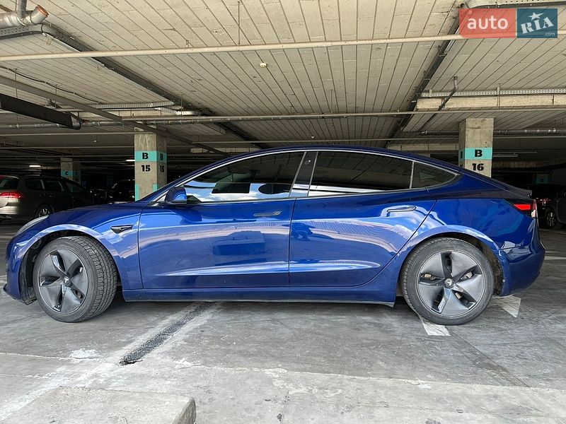 Седан Tesla Model 3 2019 в Львове