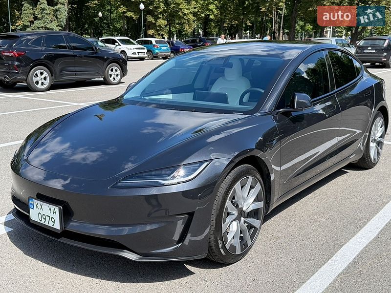 Tesla Model 3 2025