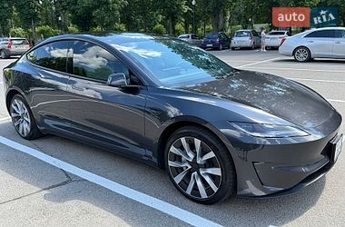 Седан Tesla Model 3 2025 в Харкові