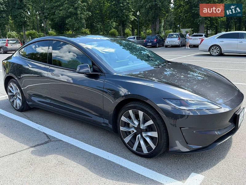 Седан Tesla Model 3 2025 в Харкові