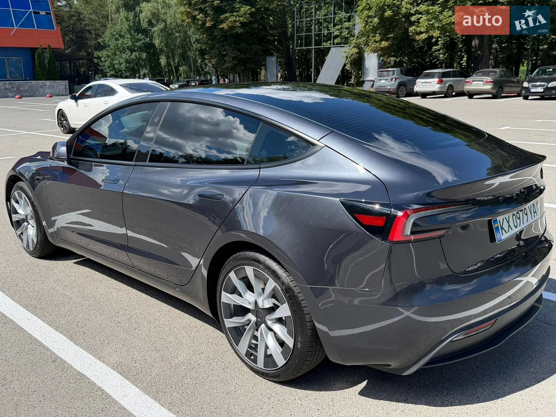 2025 Tesla Model 3 - мініатюра 8