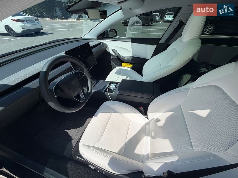Седан Tesla Model 3 2025 в Харкові