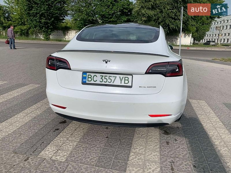 Седан Tesla Model 3 2019 в Львові