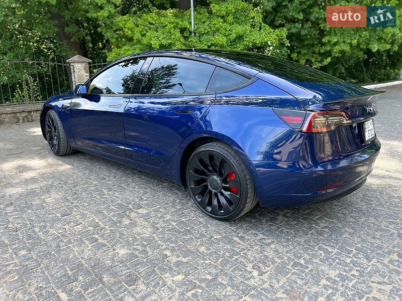 Седан Tesla Model 3 2021 в Черновцах