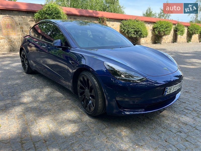 Седан Tesla Model 3 2021 в Черновцах