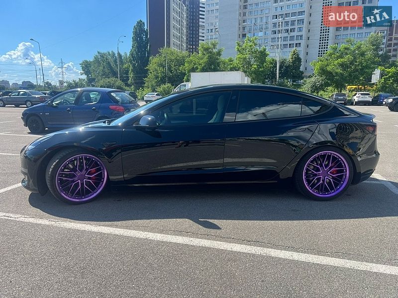 Седан Tesla Model 3 2022 в Киеве