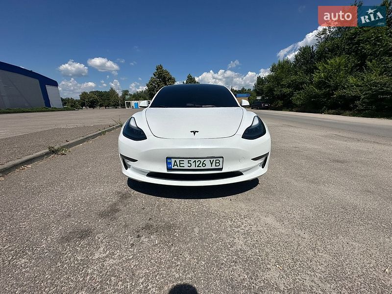 Седан Tesla Model 3 2022 в Днепре