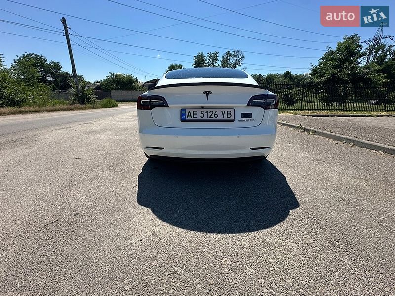 Седан Tesla Model 3 2022 в Днепре