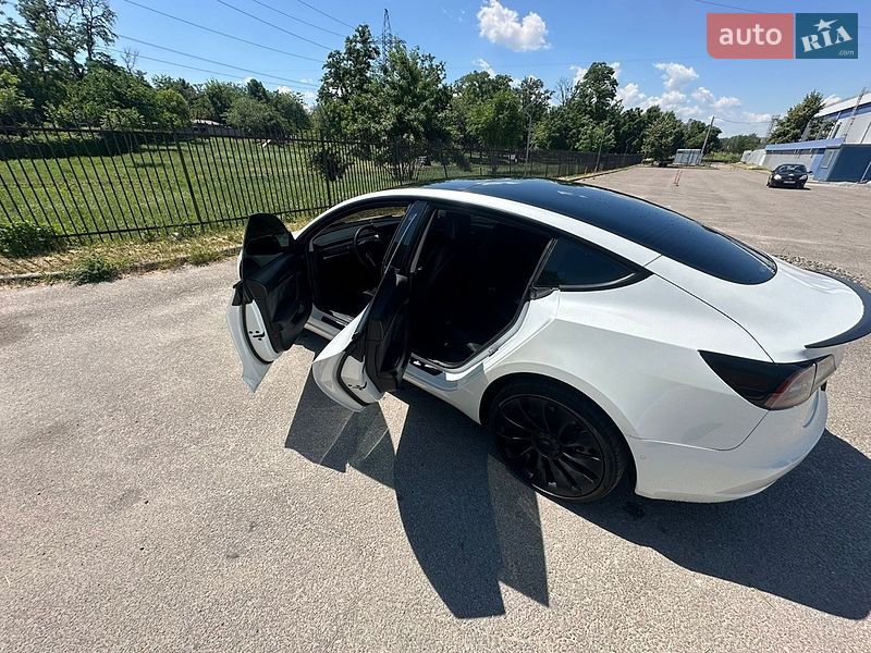 Седан Tesla Model 3 2022 в Днепре