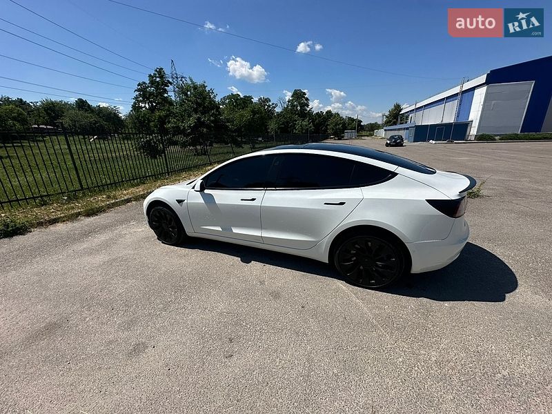 Седан Tesla Model 3 2022 в Днепре