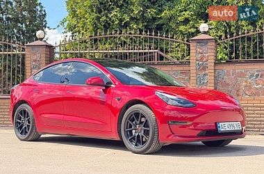 Седан Tesla Model 3 2022 в Киеве