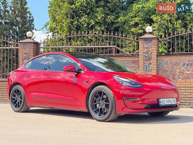 Седан Tesla Model 3 2022 в Киеве