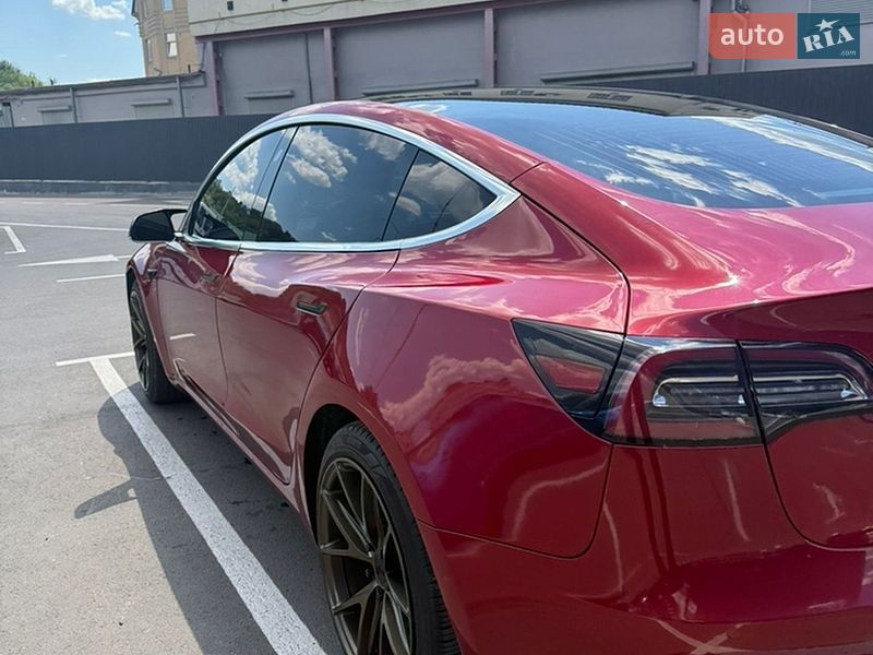 Седан Tesla Model 3 2019 в Обухові