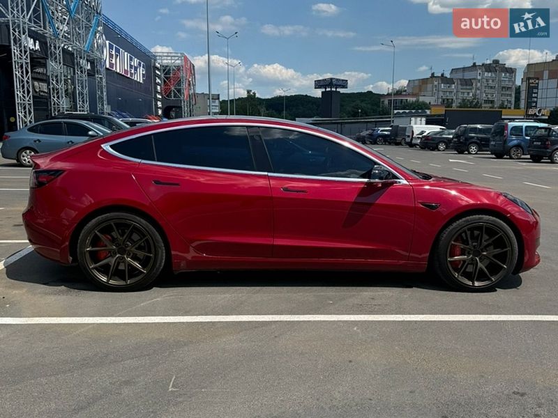 Седан Tesla Model 3 2019 в Обухові