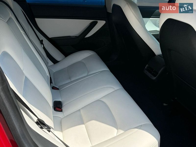 Седан Tesla Model 3 2019 в Обухові