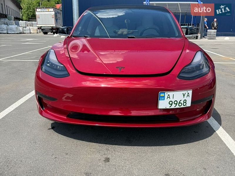 Седан Tesla Model 3 2019 в Обухові