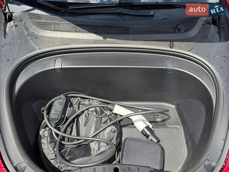 Седан Tesla Model 3 2019 в Обухові